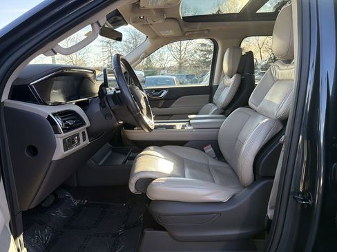 Certified 2022 Lincoln Navigator L Reserve image 10