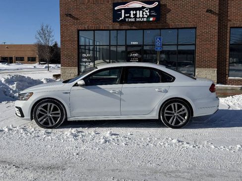Used 2018 Volkswagen Passat 2.0T S image 10