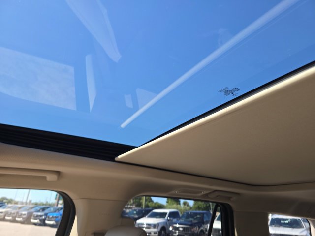 Used 2023 Ford Expedition XLT RWD image 16