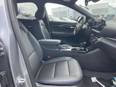 Used 2025 Buick Envista Sport Touring w/ Advanced Safety Package FWD image 10