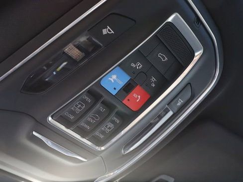 New 2025 Jeep Grand Cherokee Limited w/ Luxury Tech Group II AWD/4WD image 38