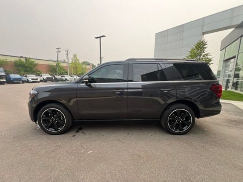 Used 2024 Ford Expedition Limited AWD/4WD image 6