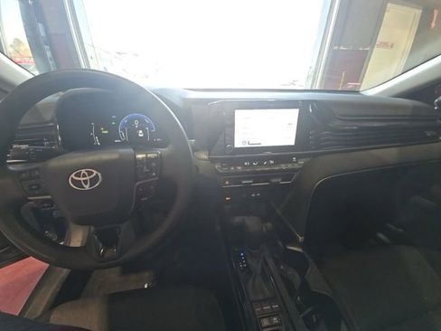 Used 2025 Toyota Camry LE w/ Convenience Package image 6