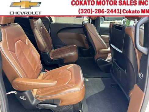 Used 2017 Chrysler Pacifica Limited w/ UConnect Theater Package FWD image 19