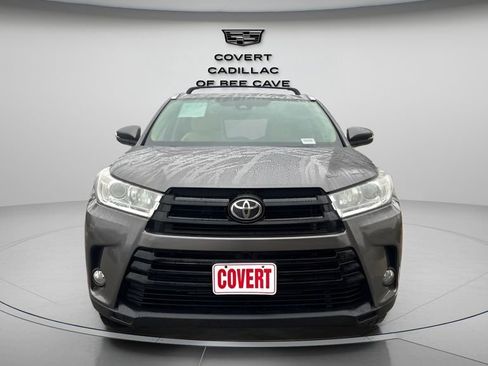 Used 2019 Toyota Highlander XLE image 2