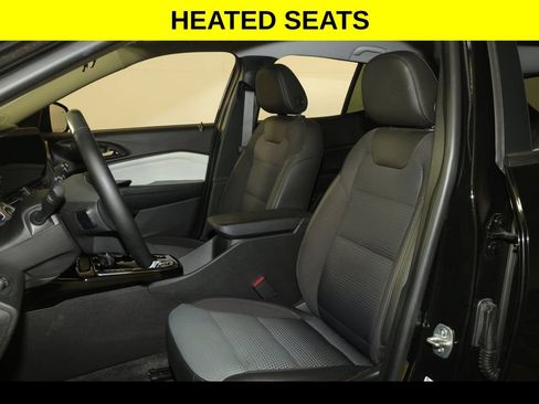 Used 2025 Chevrolet Trax LT w/ Driver Confidence Package FWD image 3