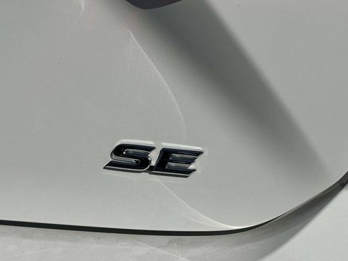 Used 2026 Toyota Camry SE FWD image 9