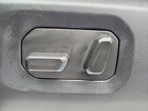 Used 2024 Jeep Wrangler Unlimited Rubicon w/ Technology Group image 19