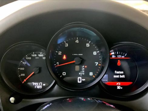 Used 2019 Porsche Macan image 25