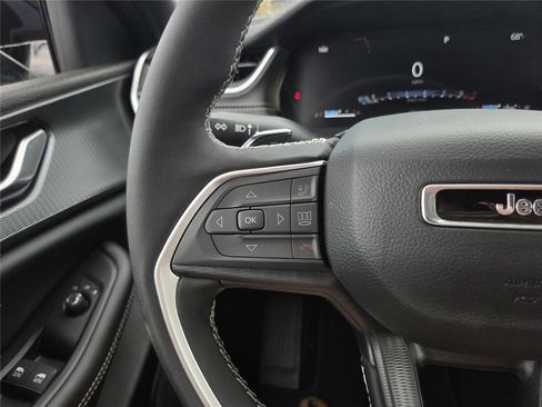 New 2025 Jeep Grand Cherokee L Altitude RWD image 30