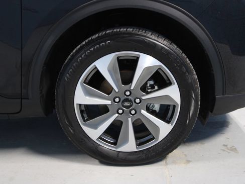 Used 2025 Ford Escape Platinum w/ Premium Technology Package AWD/4WD image 35