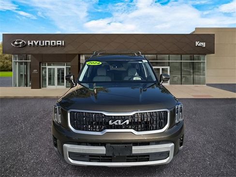 Used 2024 Kia Telluride EX w/ EX Captain's Chair Package image 2