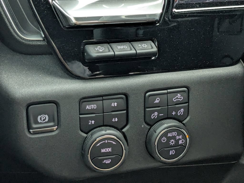 Certified 2025 Chevrolet Silverado 1500 High Country w/ High Country Premium Package AWD/4WD image 35