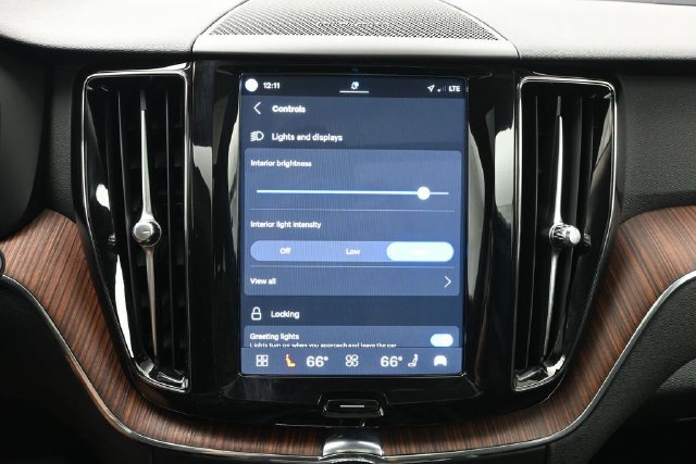 Used 2024 Volvo XC60 B5 Plus w/ Protection Package Premier AWD/4WD image 18
