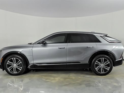 Used 2024 Cadillac Lyriq Luxury AWD/4WD image 7