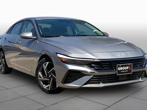 Used 2025 Hyundai Elantra SEL FWD image 3