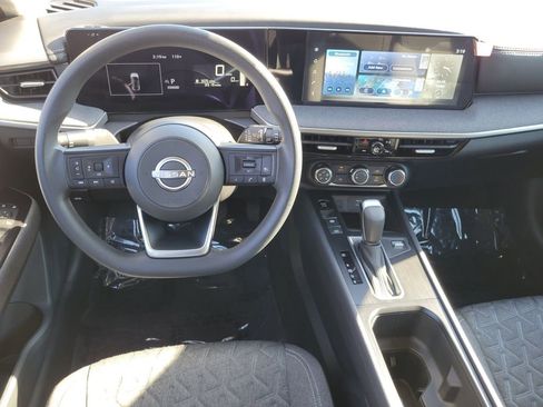 Used 2025 Nissan Kicks SV image 4