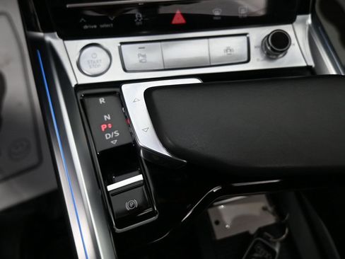 Used 2019 Audi e-tron Prestige w/ Prestige Package image 16