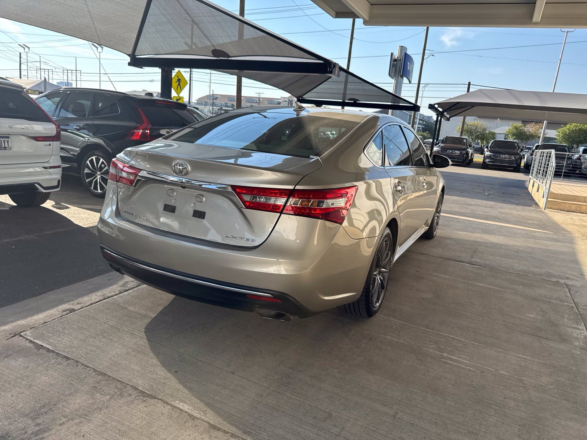 Used 2017 Toyota Avalon Limited FWD image 5