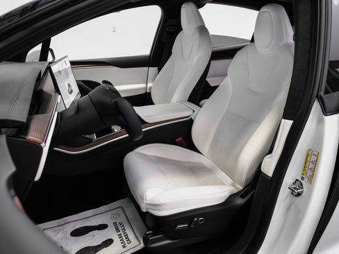 Used 2023 Tesla Model X AWD/4WD image 32