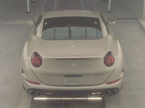 Used 2018 Ferrari California T image 6