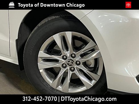 Used 2025 Toyota Sienna XLE w/ XLE Plus Package AWD/4WD image 2