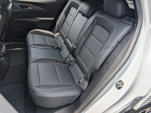 Used 2024 Chevrolet Equinox EV LT FWD image 17