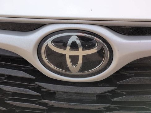 Used 2021 Toyota Highlander XLE image 11