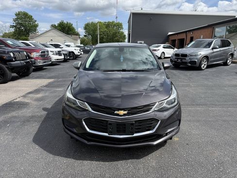 Used 2017 Chevrolet Cruze LT FWD image 2