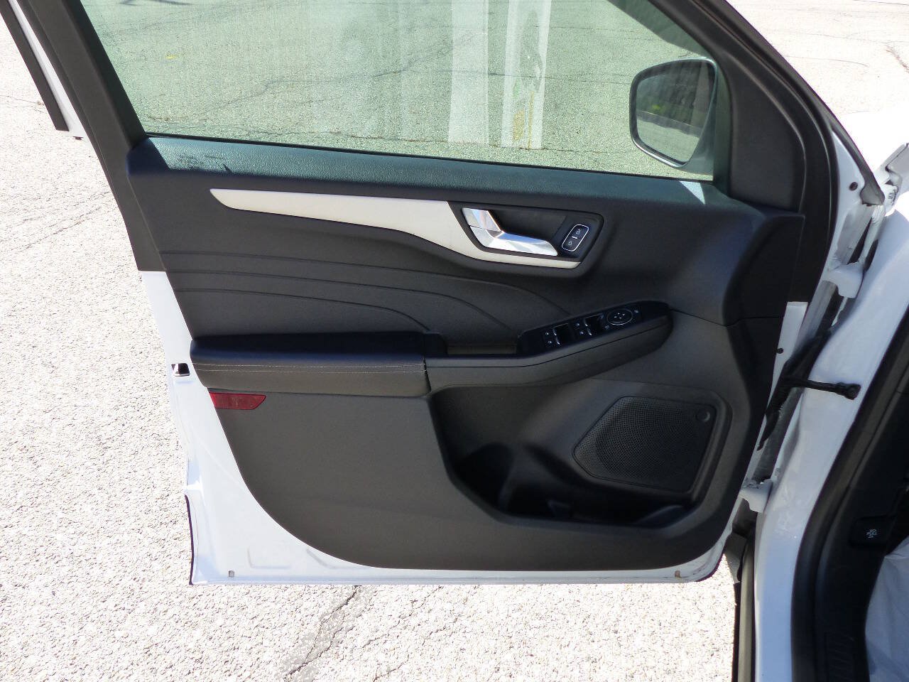 Used 2021 Ford Escape SE FWD image 18