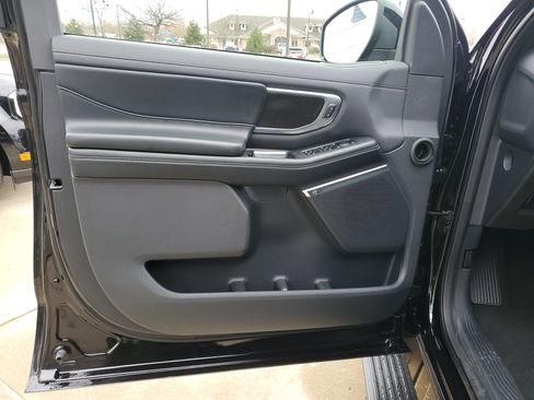 New 2025 Ford Expedition Max Platinum w/ Stealth Performance Package image 17