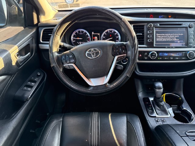 Used 2017 Toyota Highlander SE AWD/4WD image 21