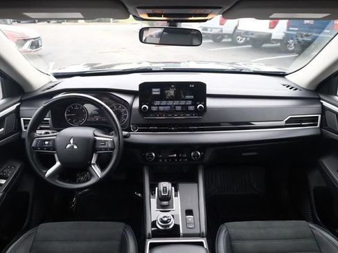 Used 2024 Mitsubishi Outlander SE FWD image 7