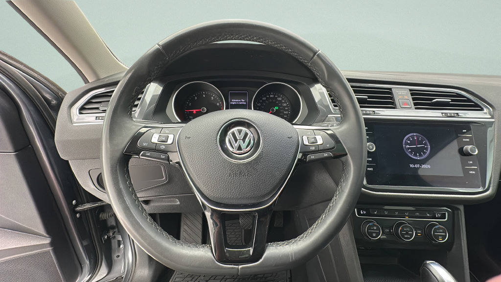 Used 2020 Volkswagen Tiguan SE w/ Panoramic Sunroof Package AWD/4WD image 16