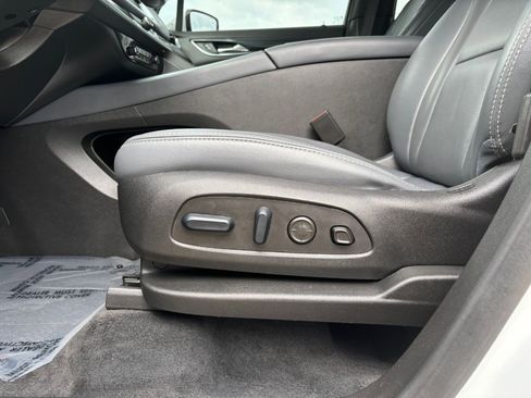 Used 2024 Buick Enclave Premium image 35