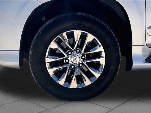 Used 2015 Lexus GX 460 w/ Premium Package AWD/4WD image 10