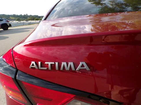 Used 2024 Nissan Altima 2.5 SV w/ SV Premium Package FWD image 17