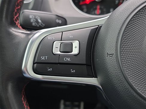 Used 2017 Volkswagen GTI SE image 16