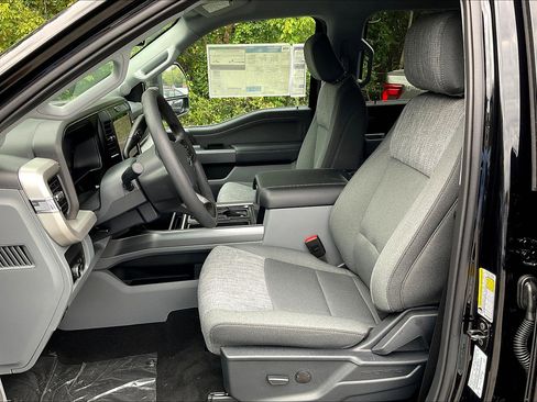 New 2026 Ford F250 XLT w/ XLT Premium Package image 9