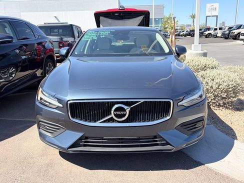 Used 2019 Volvo S60 T5 Momentum w/ Premium Package FWD image 2
