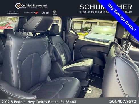 Used 2025 Chrysler Pacifica Select FWD image 17