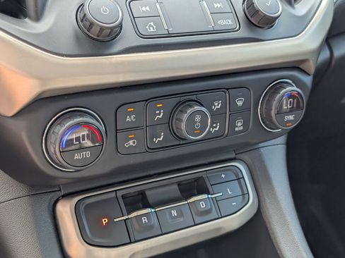 Used 2021 GMC Acadia Denali w/ Denali Technology Package FWD image 26