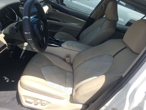 Used 2018 Toyota Camry XLE FWD image 7