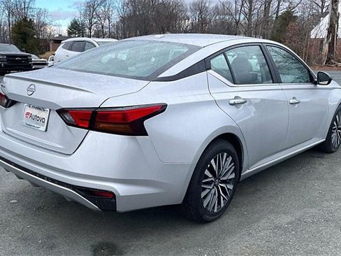 Used 2025 Nissan Altima 2.5 SV image 8