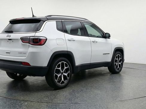 Used 2025 Jeep Compass Limited image 7