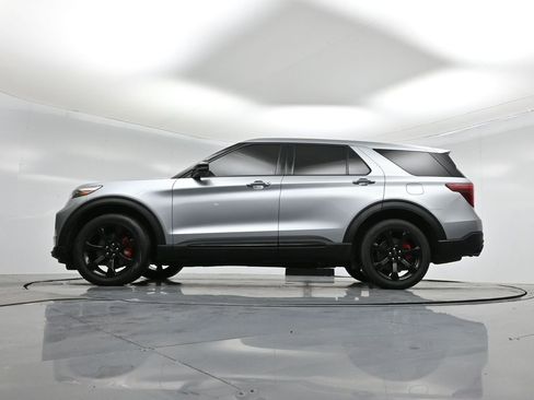 Certified 2022 Ford Explorer ST w/ Equipment Group 401A image 8