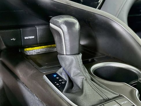 Used 2021 Toyota Camry XLE AWD/4WD image 8
