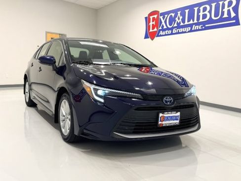 Used 2024 Toyota Corolla XLE FWD image 2