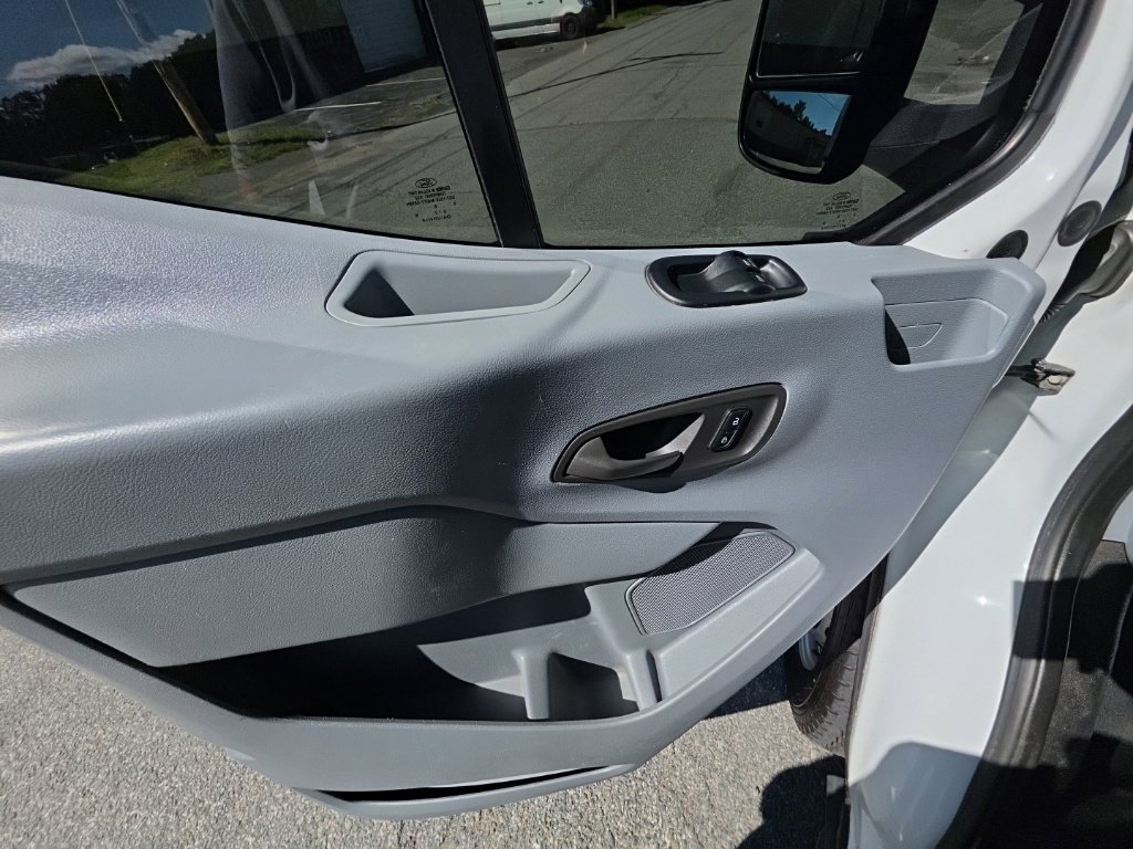 Used 2016 Ford Transit 250 130 Medium Roof RWD image 12