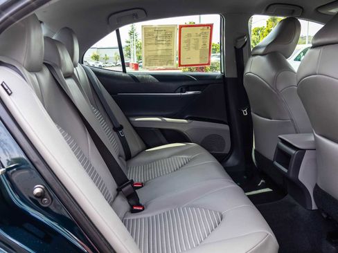 Used 2020 Toyota Camry SE image 18